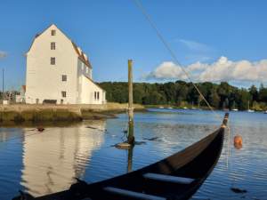 Anna Leggett Tide Mill with boat in foreground1